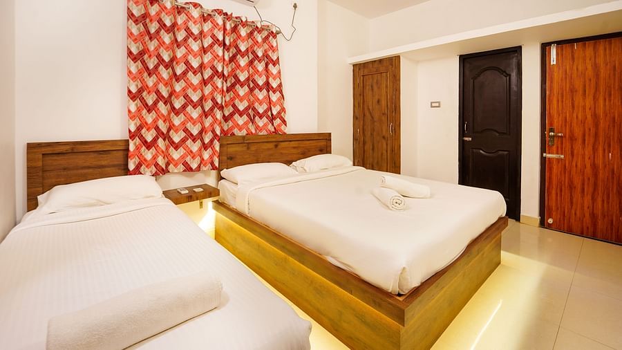 A double bed and a single bed at Three Bedroom Villa Bedroom Le Poshe Luxury 