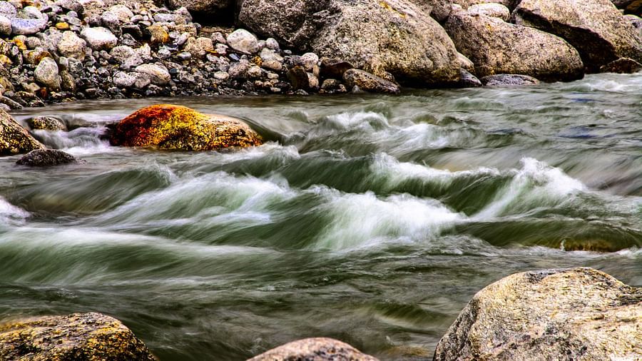 water flowing on rocks @ Lamrin Norwood Green, Palampur