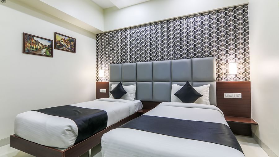 deluxe twin bedroom