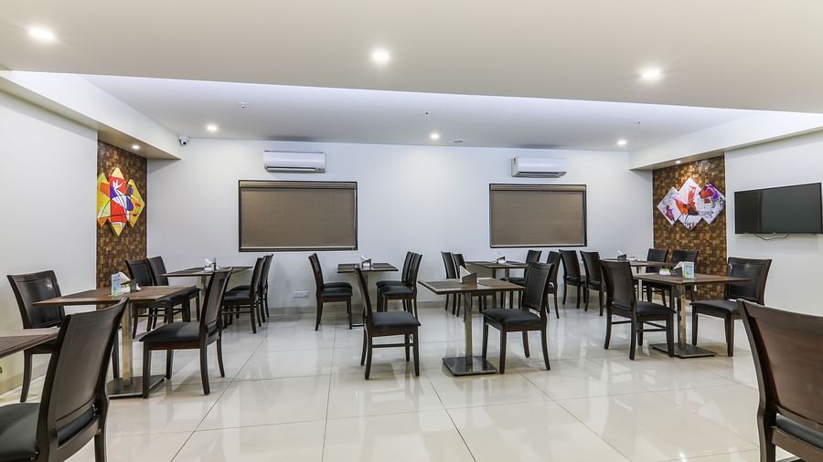 magnus square dining area