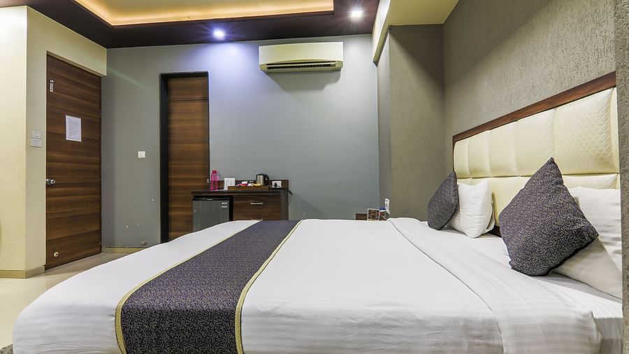 Deluxe suite bed