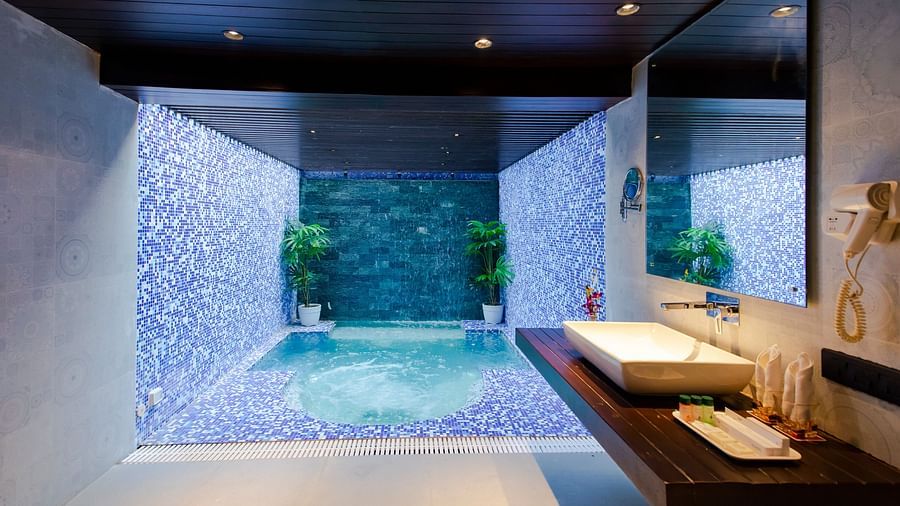 GRANDEUR JACUZZI1