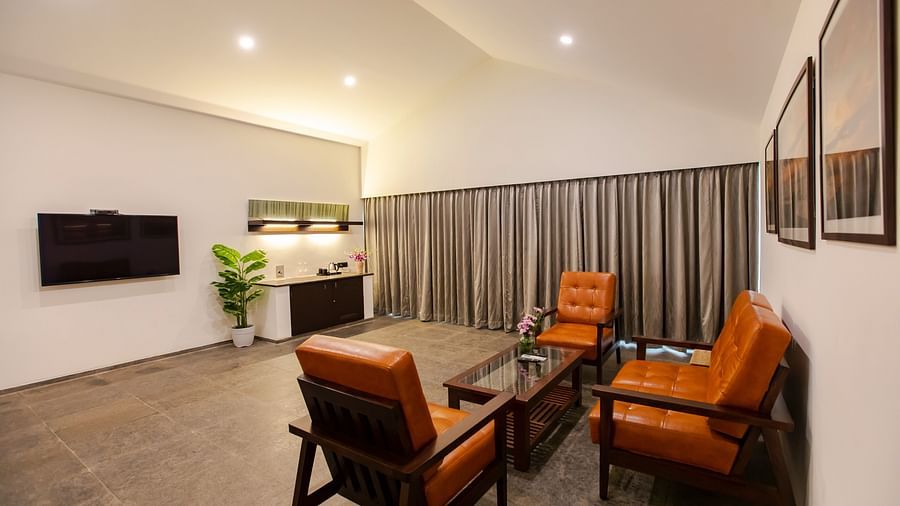 GRANDEUR LIVING ROOM 2