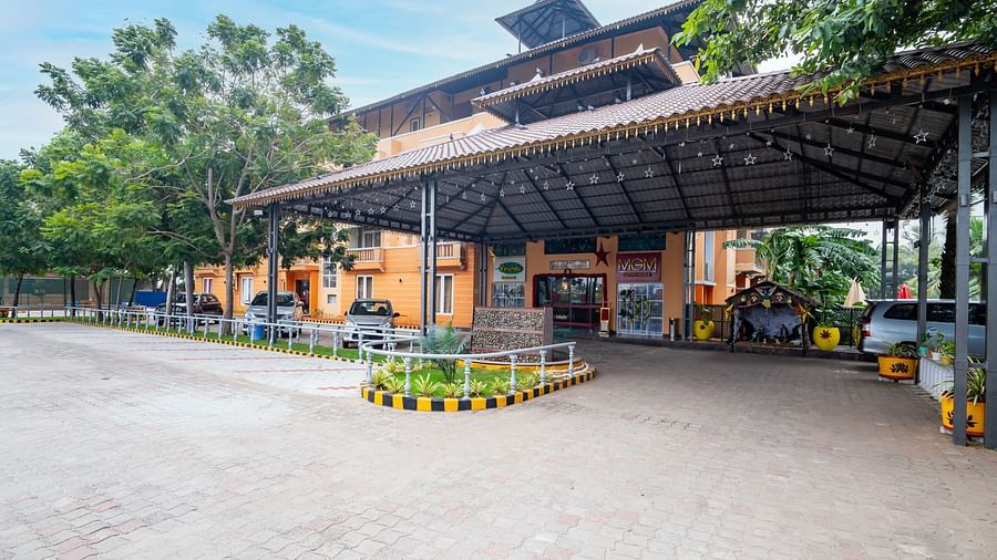 Image of the parking space at MGM Vailankanni Residency during daytime