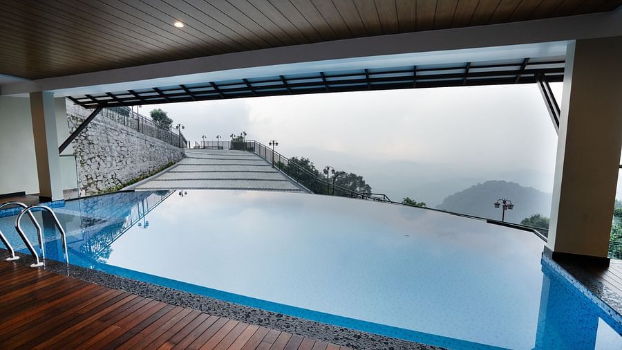An outdoor swimming pool at the resort in Kakkadampoyil