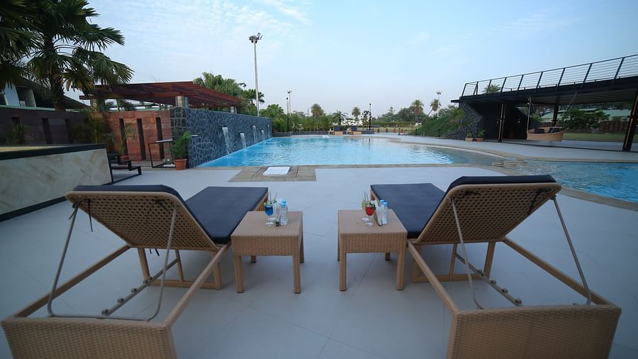 swimming pool