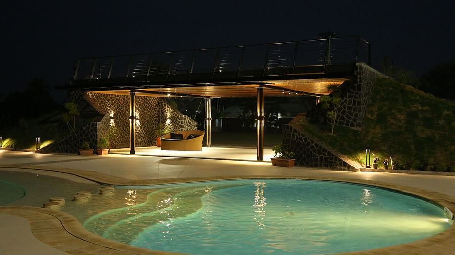 swimming pool