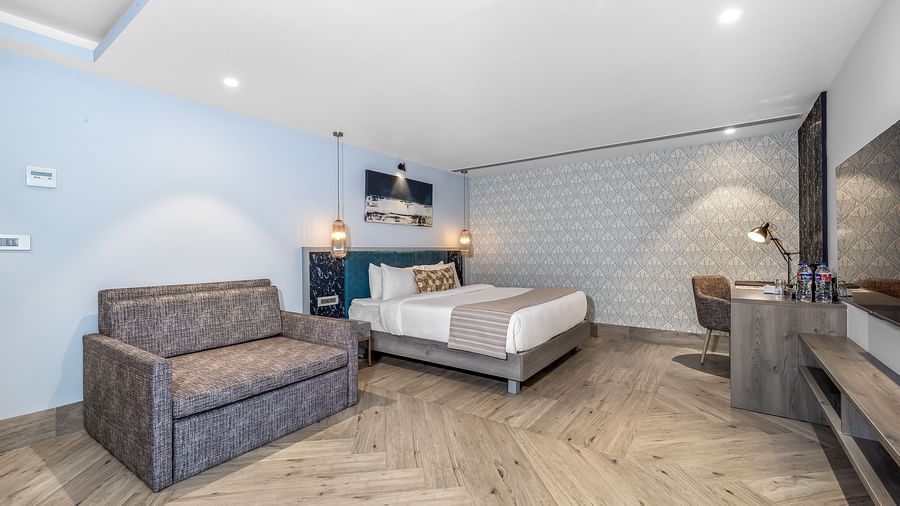 Bed & Sofa  Juniour Suite with bathtub