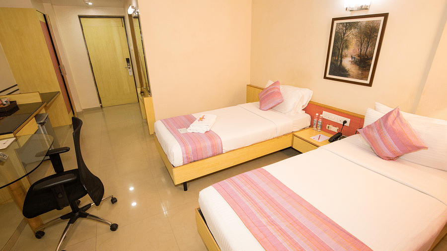 Executive Suite Twin Bed - 2