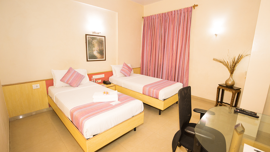 Executive Suite Twin Bed - 8