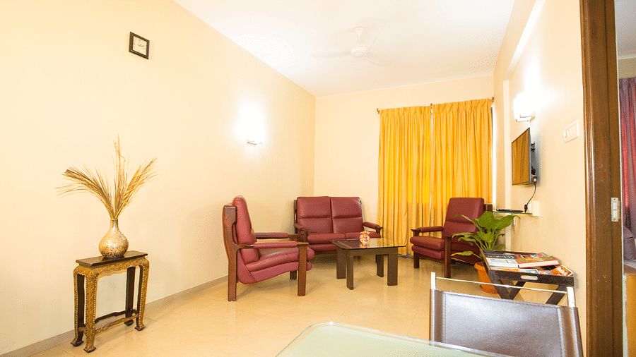 Luxury Suite - Living Room - 3