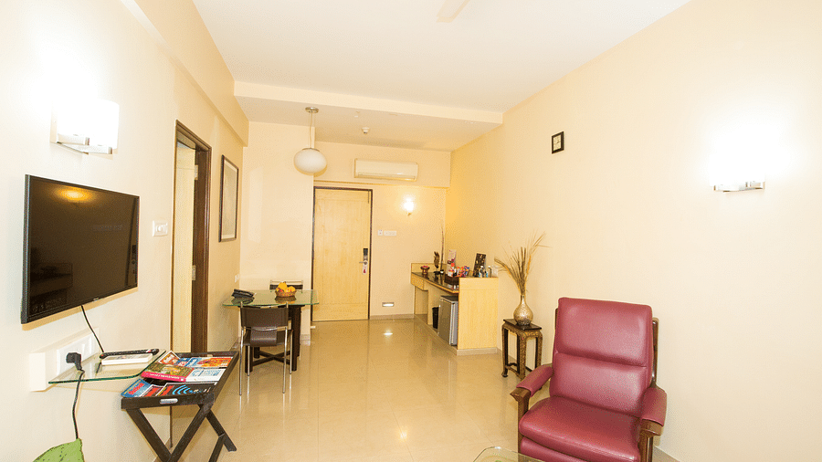 Luxury Suite - Living Room - 5