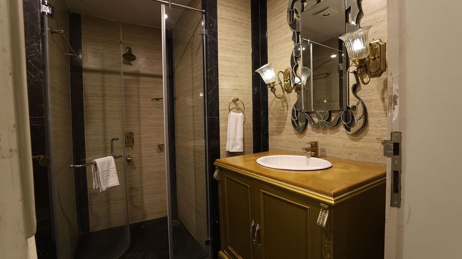 Mughal-e-Azam suite in Puri  2
