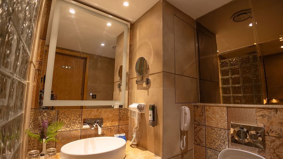 WASHROOM SUITE