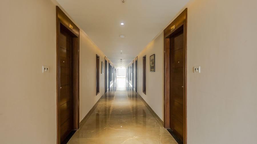 Passage with rooms on either side