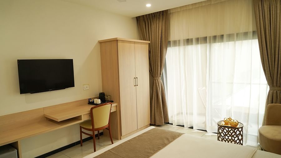 Pride Ranakpur Resort Convention Centre - interior view of the super deluxe room showcasing a king size bed a wardrobe and a television