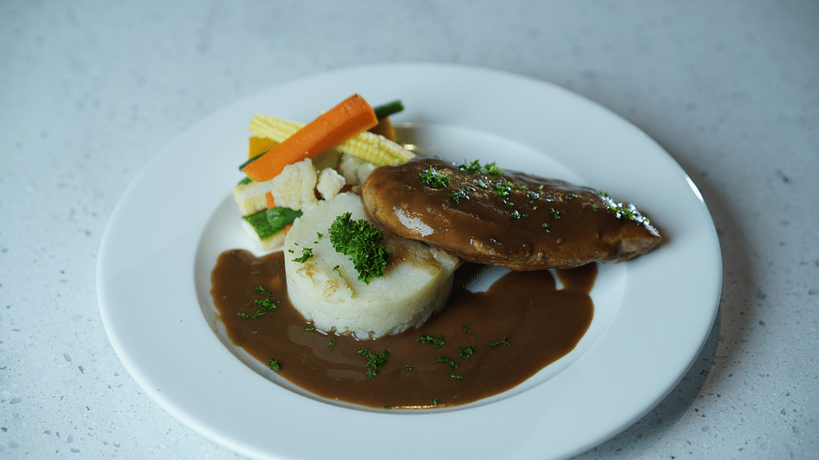 Chicken Steak at Bigg Shots in Quality Inn Rockwell Grand