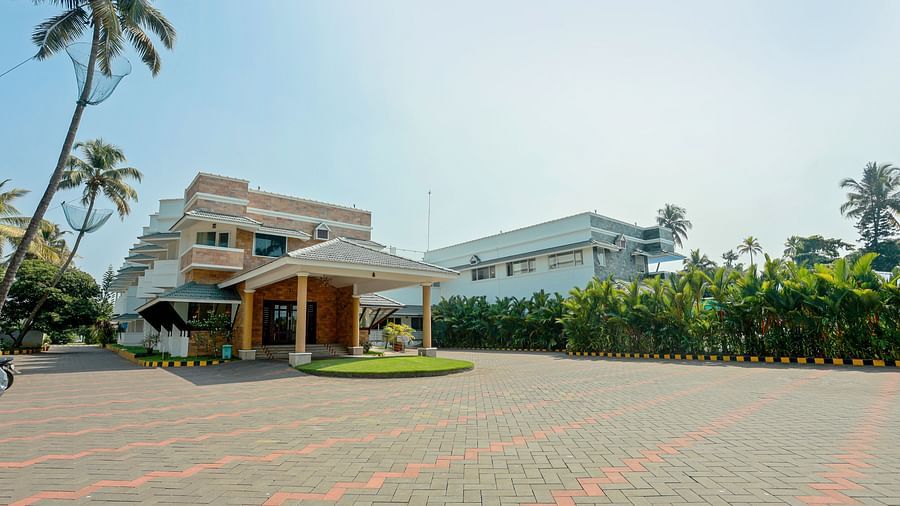 Resort Front View 4
