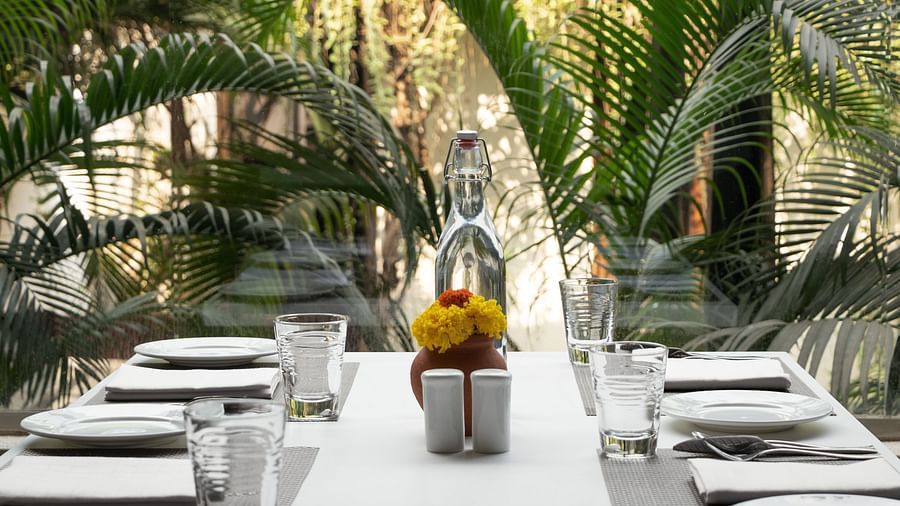 Table Setup Restaurant 