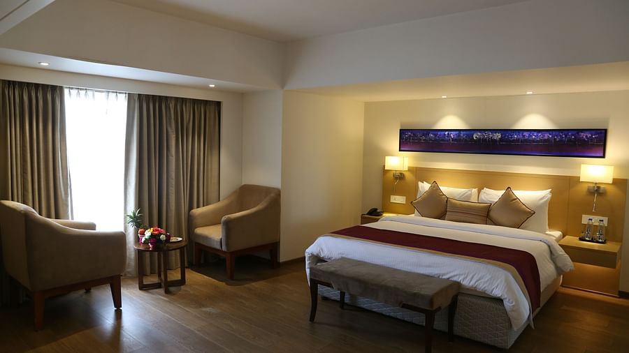 Deluxe Rooms Sarovar Portico Ahmedabad 3