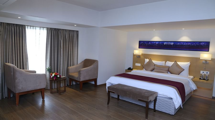 Deluxe Rooms Sarovar Portico Ahmedabad 4