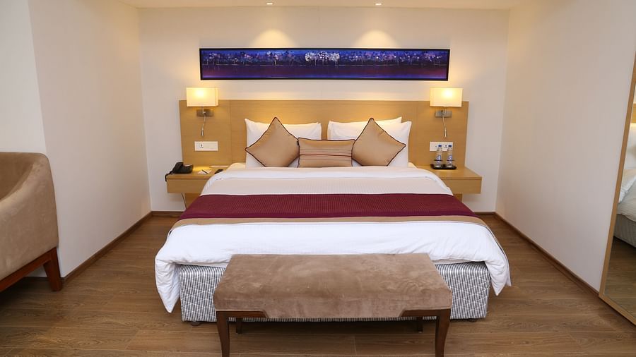 Deluxe Rooms Sarovar Portico Ahmedabad 5