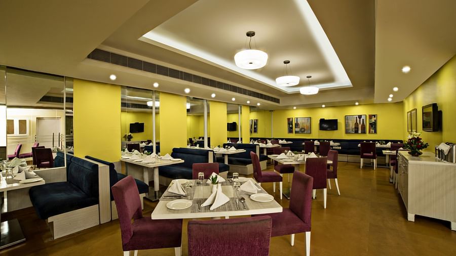 Dining at Sarovar Portico Naraina 4