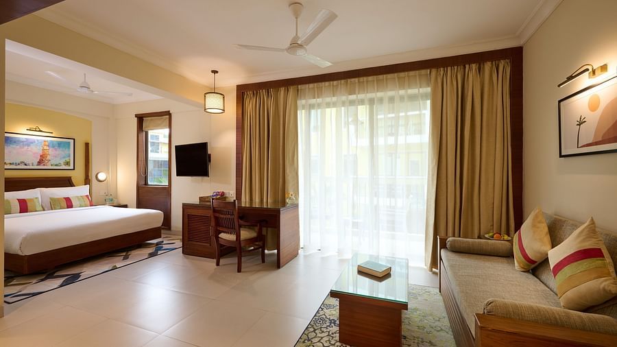 Premium king bed with balcony view02