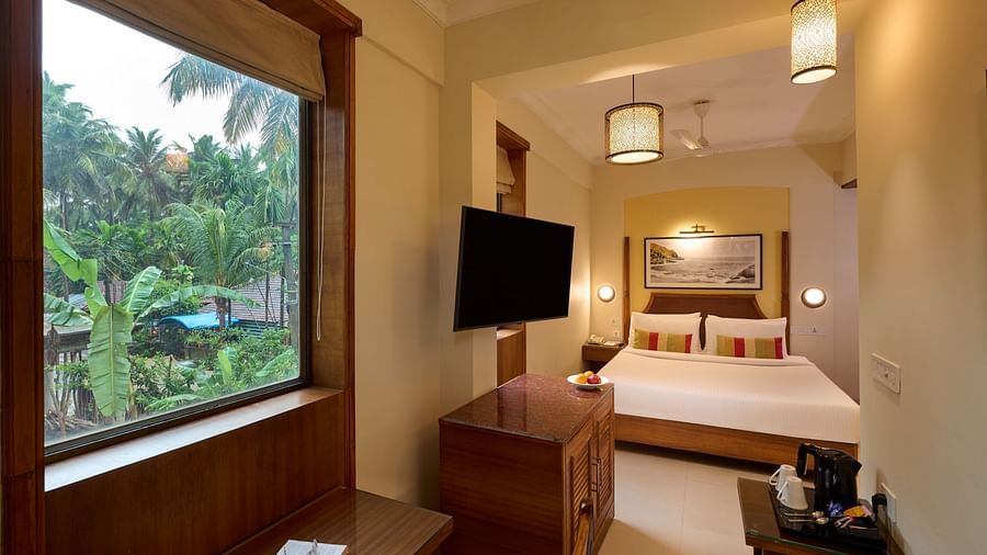 Standard king bed outside view (2)