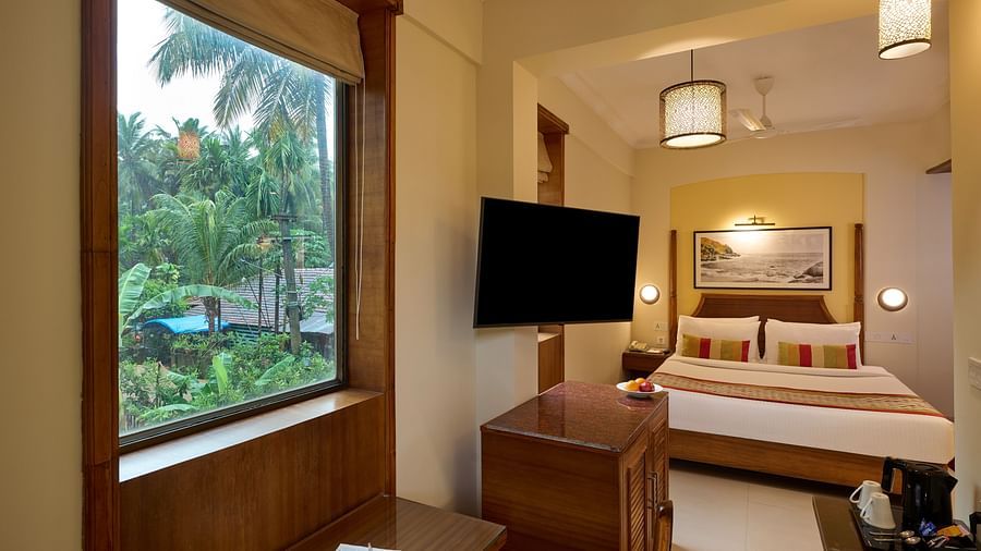 Standard king bed outside view