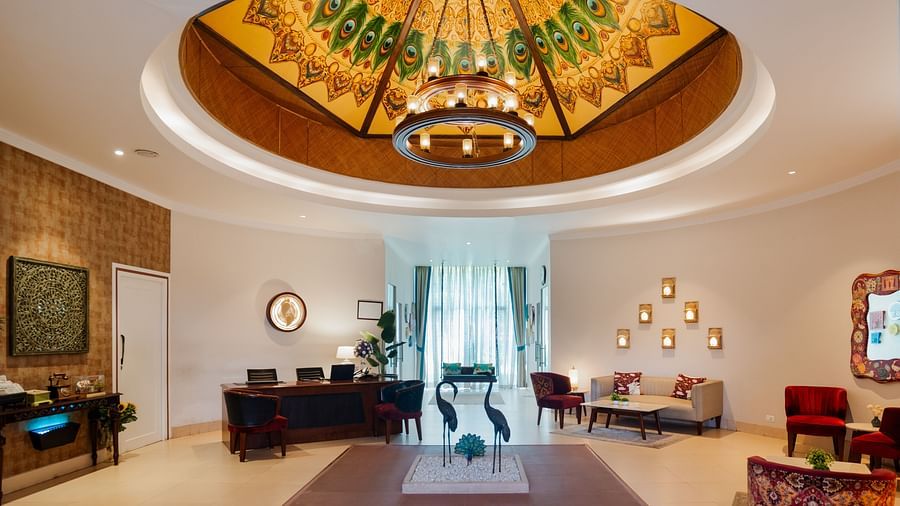 Spacious and elegant dining room with a chandelier and comfortable seating.