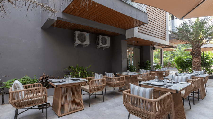 8.Courtyard Cafe