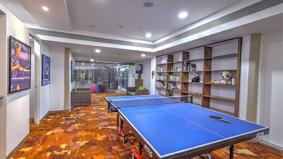 Image of table tennis and book shelves at Sobit Sarovar Portico, Goa