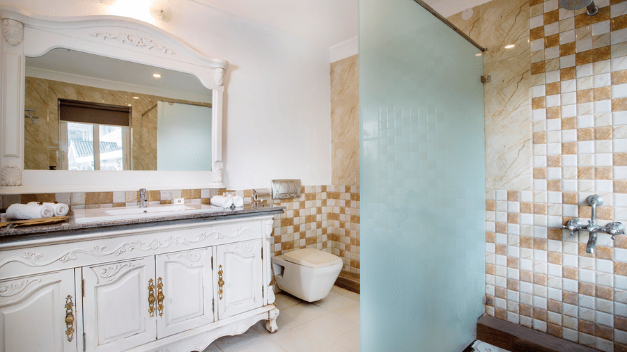 7. Maharaja Suite Bathroom