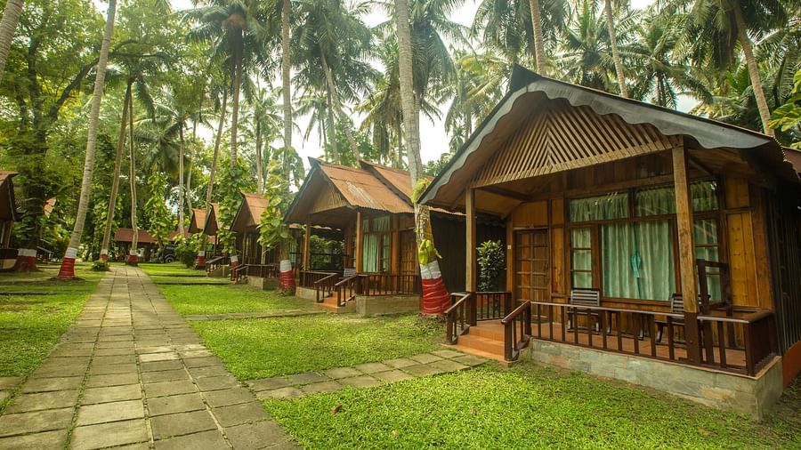 A view of cottages and the lawn at symphony resorts