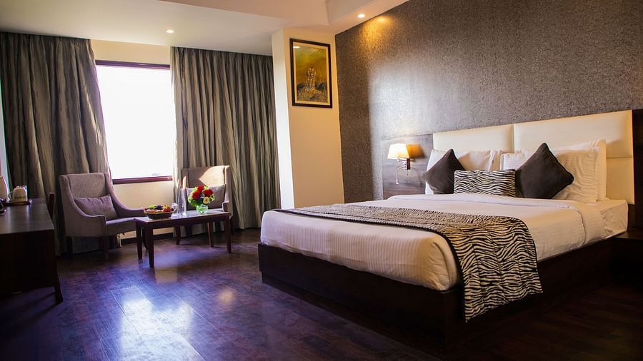 Deluxe room with king size bed
