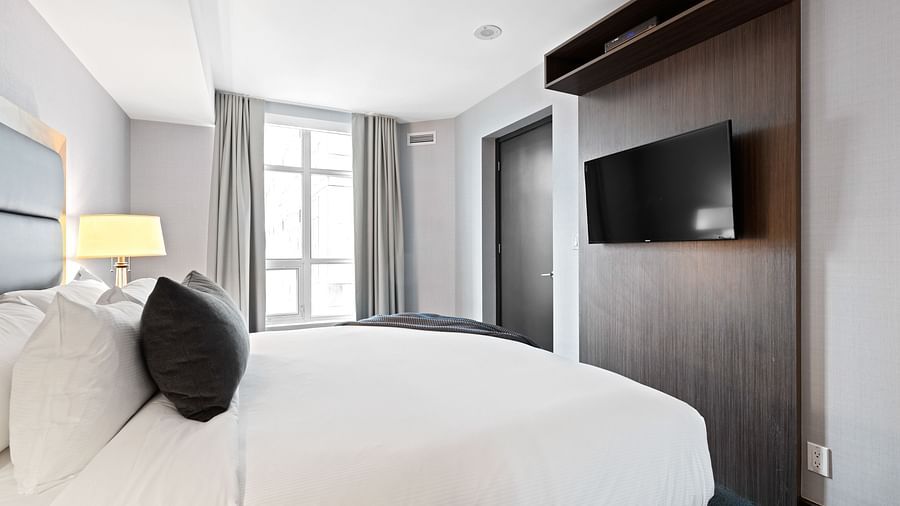 hotel room bed 3
