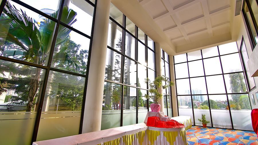 Lobby Reception The Gokulam Park Kochi 6