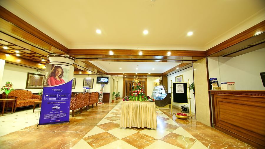 Lobby Reception The Gokulam Park Kochi 4