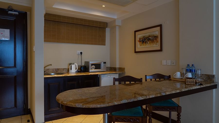 JR SUITE MINI KITCHEN