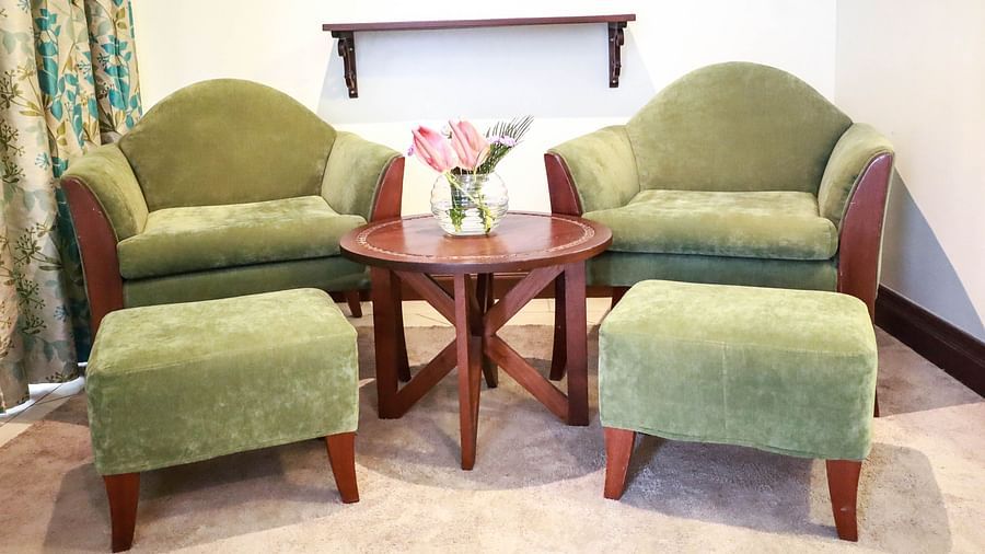 JR SUITE SITTING AREA