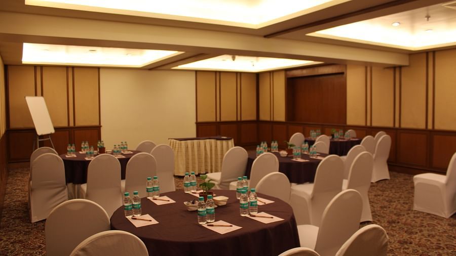 cluster seating arrangement at the conference hall in mumbai