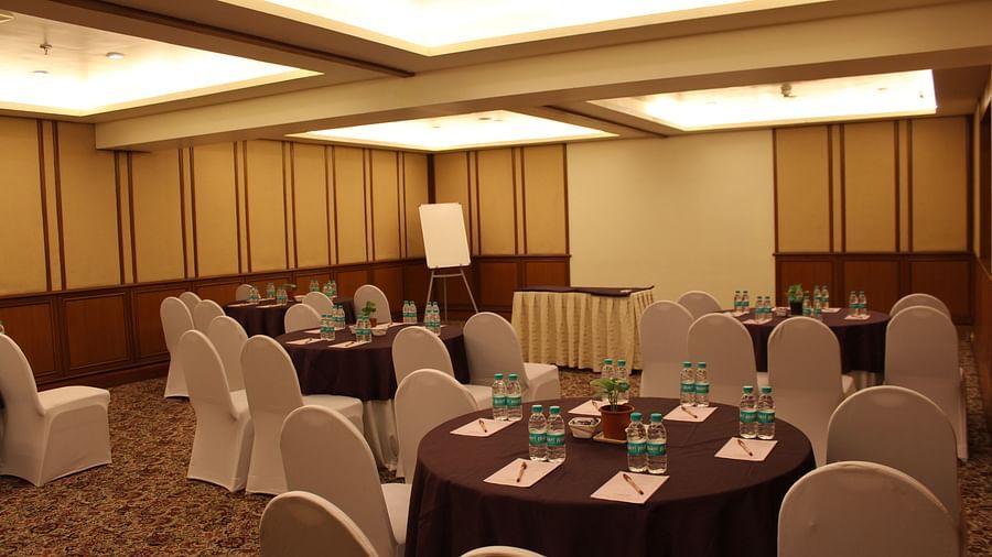 cluster seating arrangement at the conference hall in mumbai