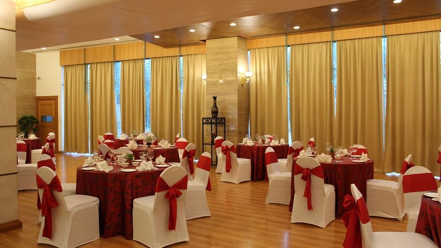 cluster seating arrangement at the conference hall in mumbai
