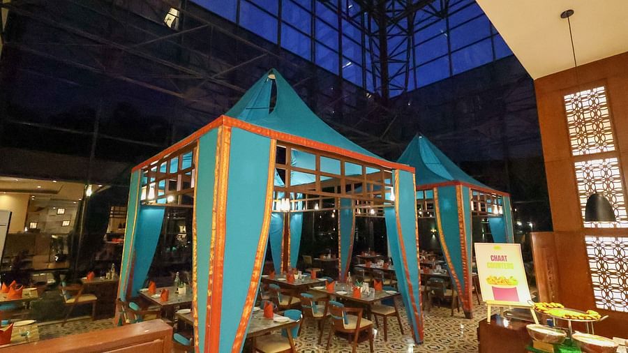 wide angle view of Boulevard - 24 Hour Coffee Shop - The Orchid Hotel Pune