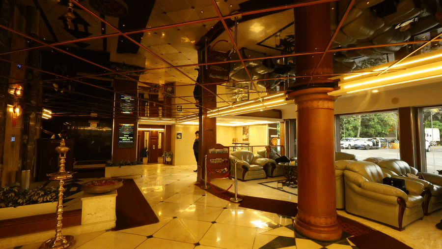 lOBBY 1 