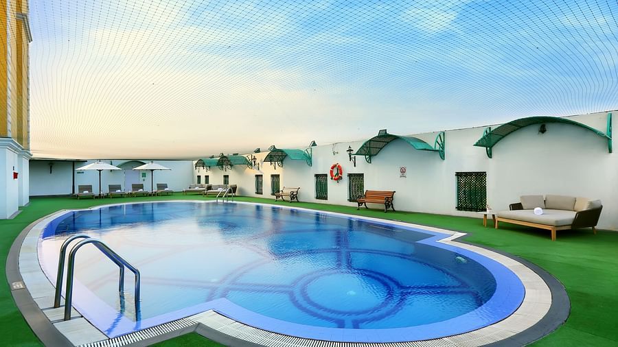 Swimming pool