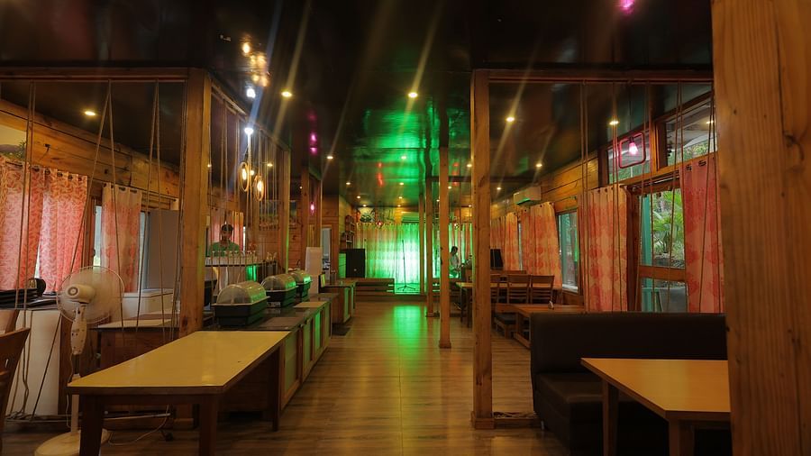 dining area with wooden frames creating multiple separate booths providing the perfect of privacy and vibrant dining atmosphere.