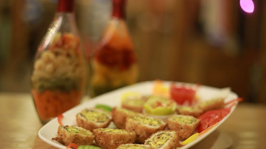 dining at 1000 Spices