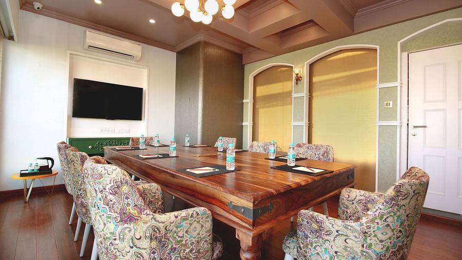 An image of a meeting room in bandra at theory9